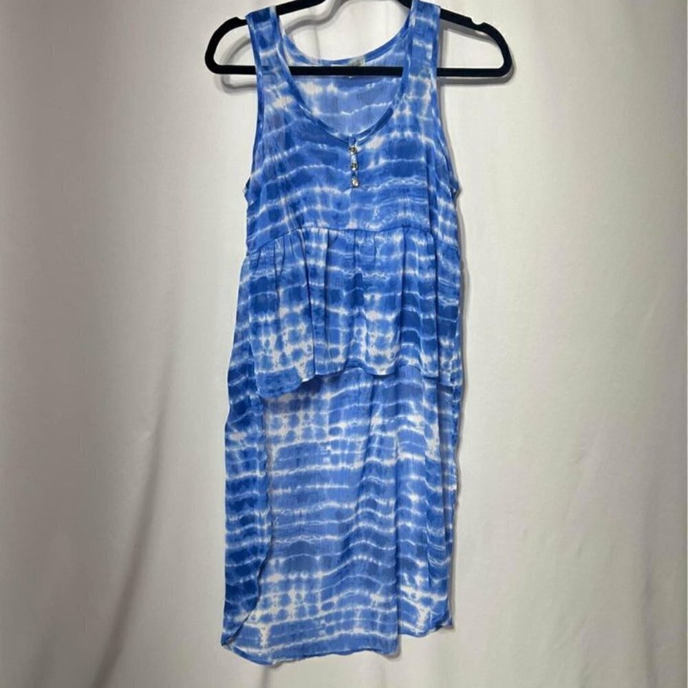 Woman’s peplum (high/low), long tail shirt. Swimsuit coverup or tank with flair.